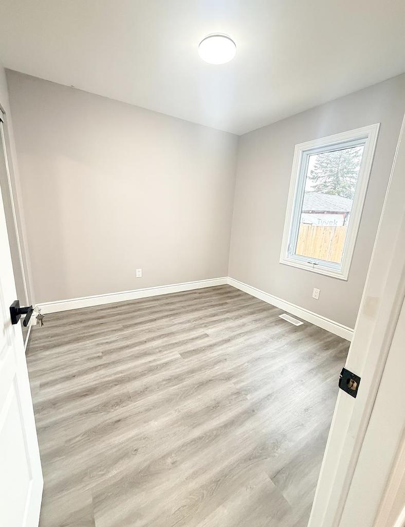 310 Dewe Avenue, Thunder Bay, ON - Indoor Photo Showing Other Room