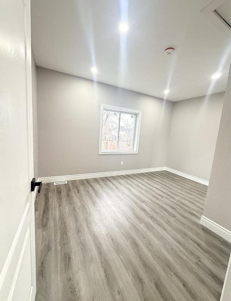 310 Dewe Avenue, Thunder Bay, ON - Indoor Photo Showing Other Room