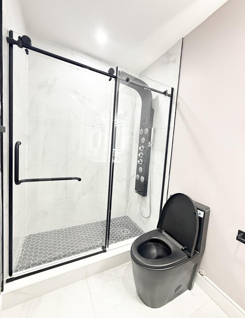 310 Dewe Avenue, Thunder Bay, ON - Indoor Photo Showing Bathroom