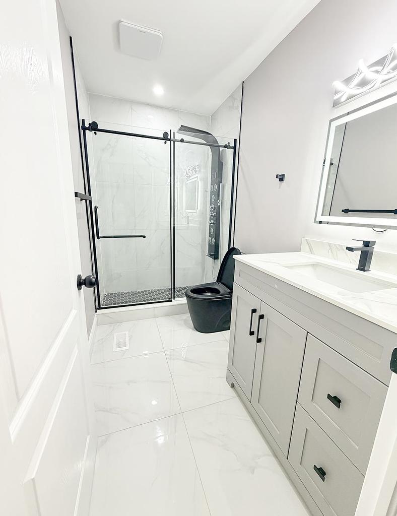 310 Dewe Avenue, Thunder Bay, ON - Indoor Photo Showing Bathroom