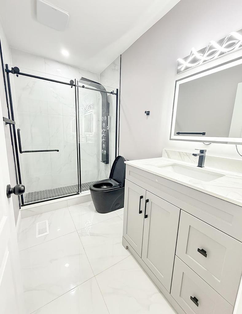 310 Dewe Avenue, Thunder Bay, ON - Indoor Photo Showing Bathroom