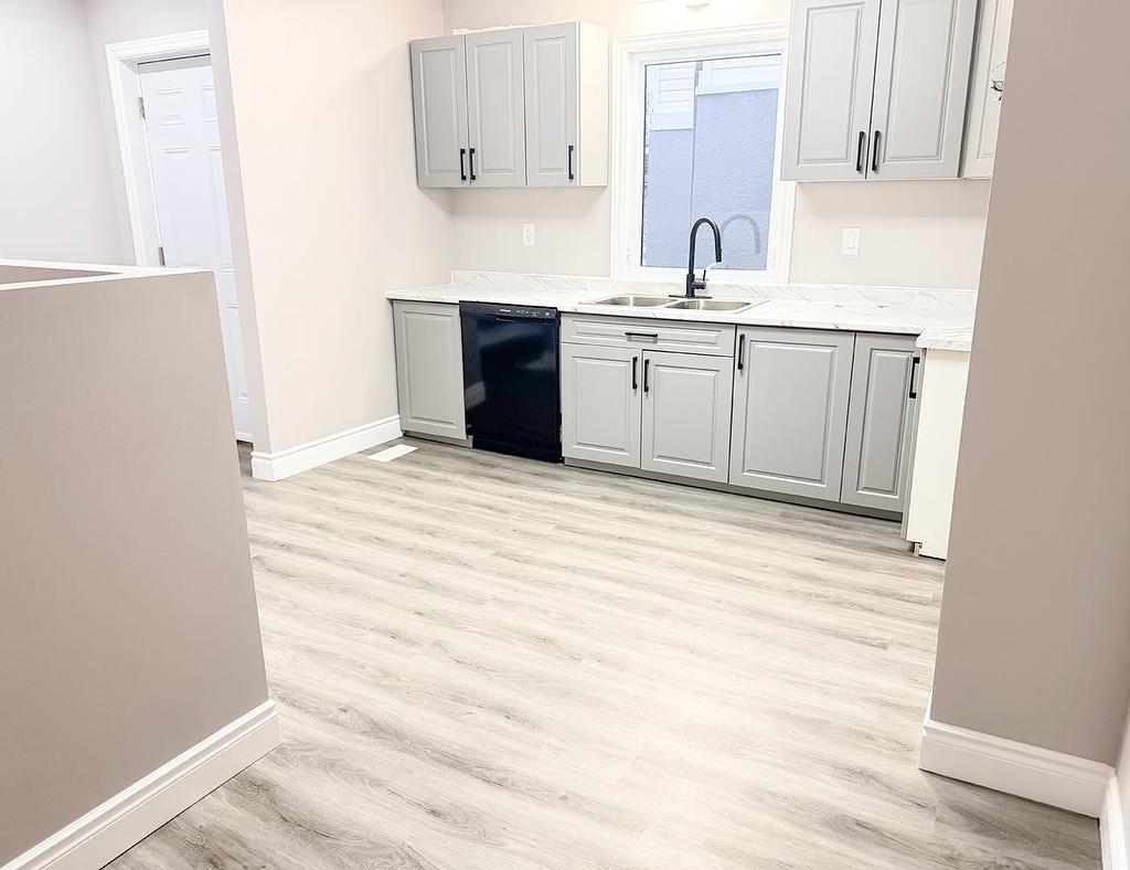 310 Dewe Avenue, Thunder Bay, ON - Indoor Photo Showing Kitchen With Double Sink