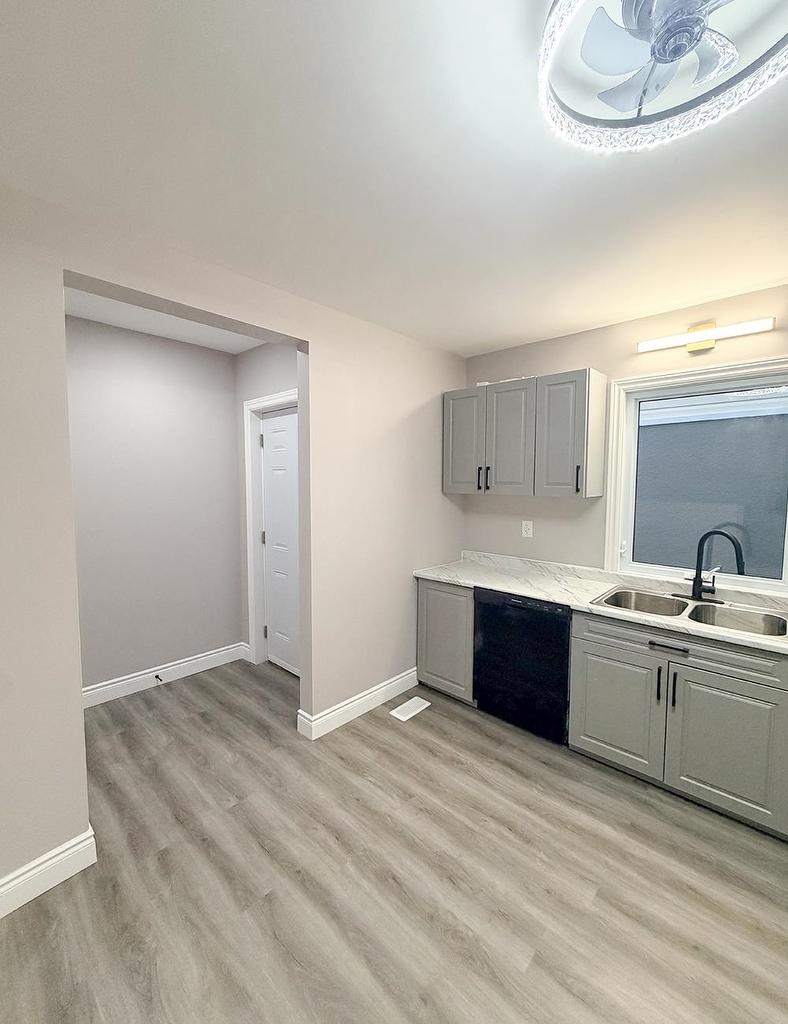 310 Dewe Avenue, Thunder Bay, ON - Indoor Photo Showing Kitchen With Double Sink