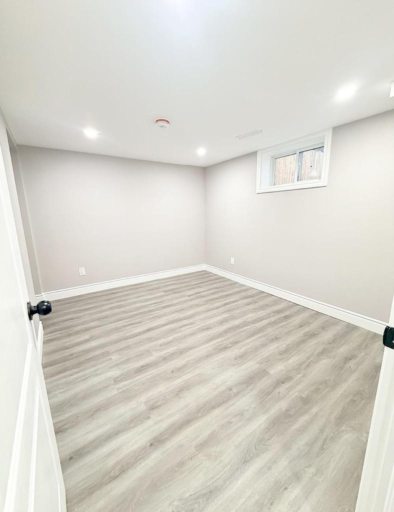 310 Dewe Avenue, Thunder Bay, ON - Indoor Photo Showing Other Room