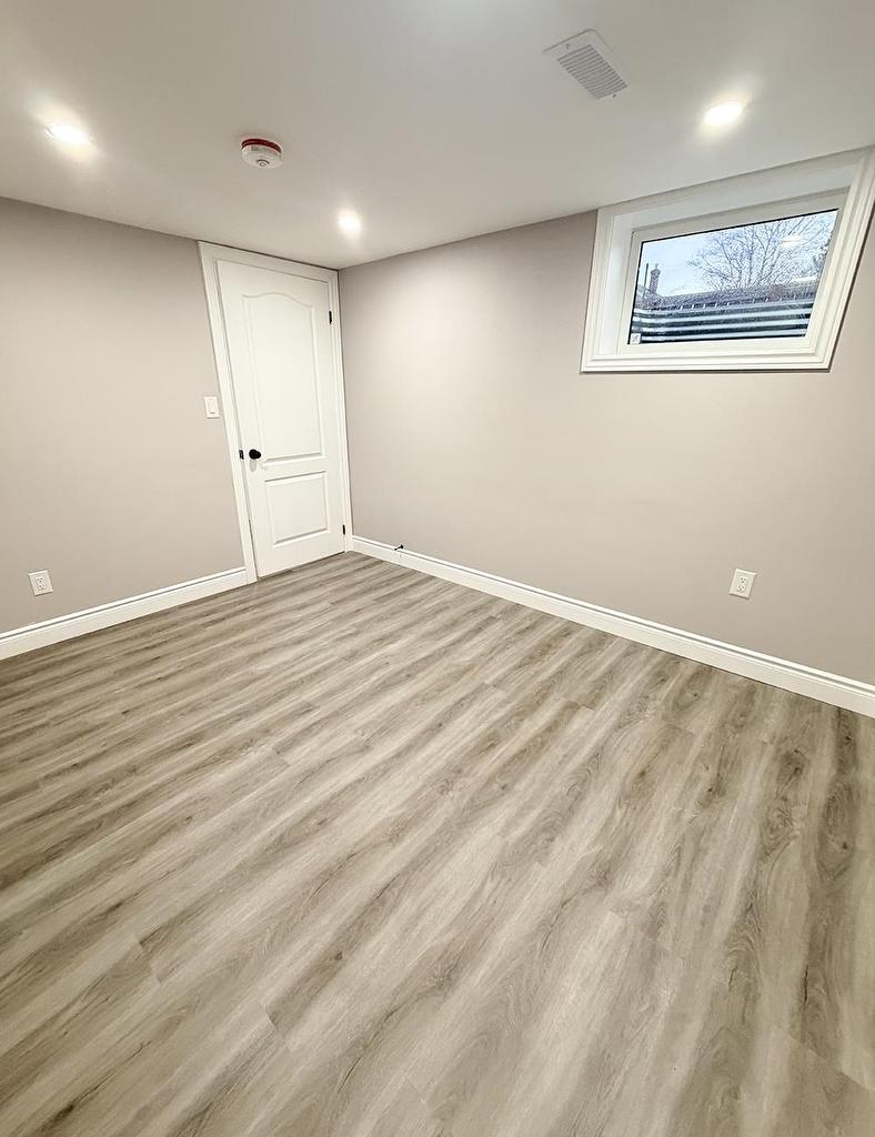 310 Dewe Avenue, Thunder Bay, ON - Indoor Photo Showing Other Room