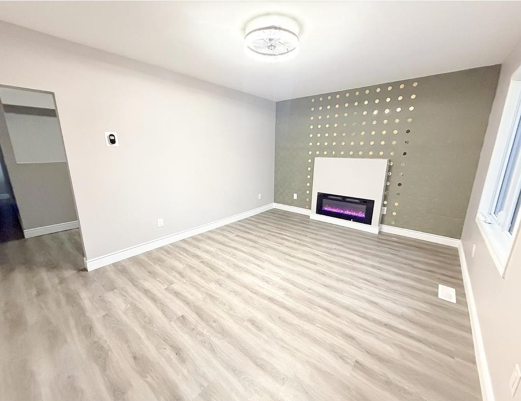 310 Dewe Avenue, Thunder Bay, ON - Indoor Photo Showing Other Room