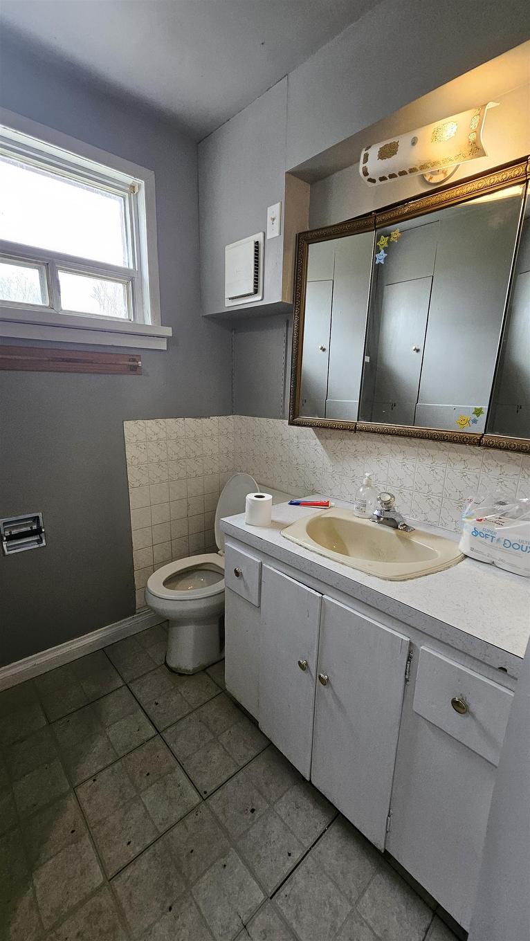 345 Ray Boulevard, Thunder Bay, ON - Indoor Photo Showing Bathroom