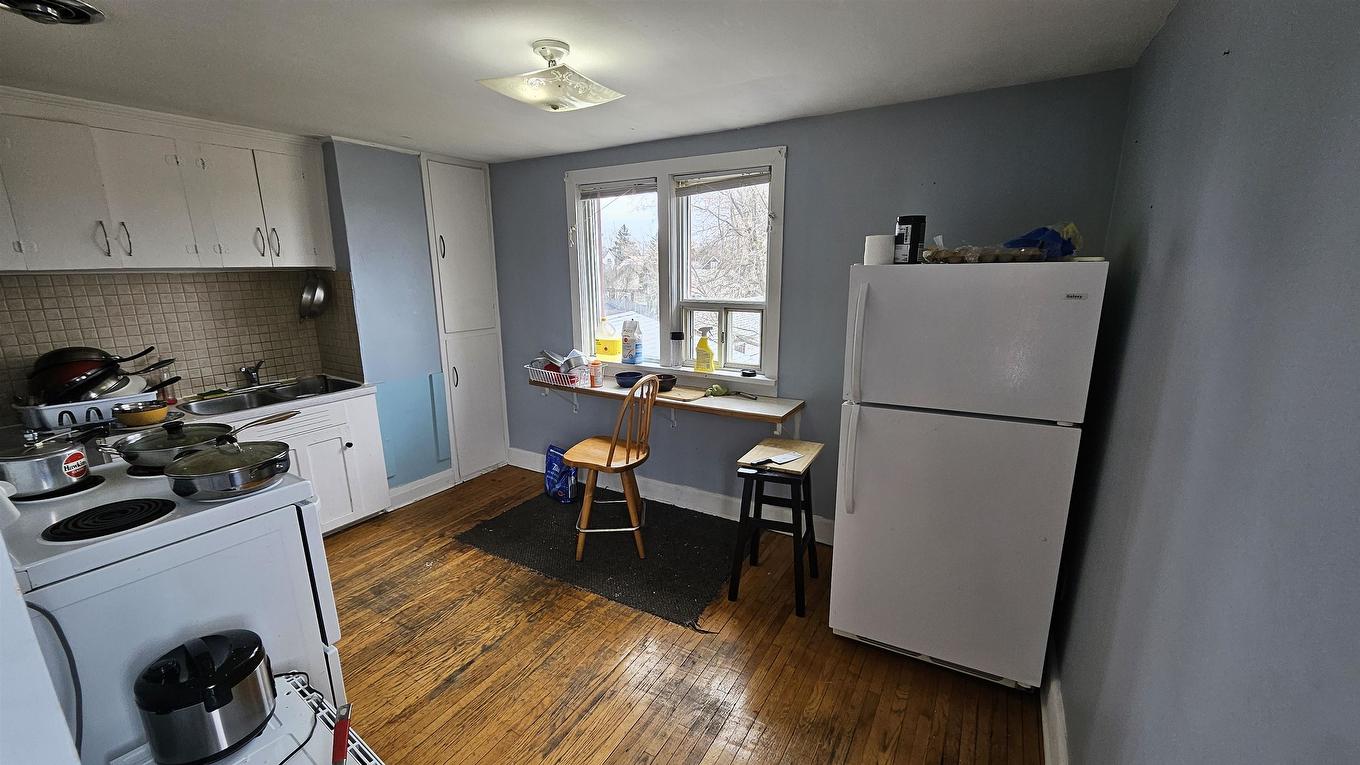 345 Ray Boulevard, Thunder Bay, ON - Indoor Photo Showing Kitchen With Double Sink