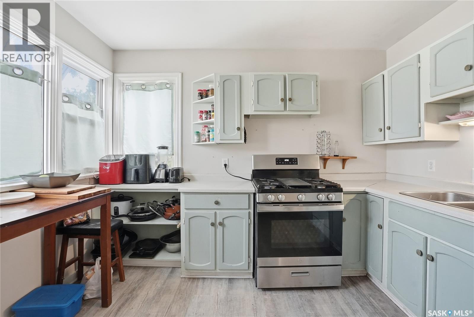 1011 1St Street E, Saskatoon, SK - Indoor Photo Showing Kitchen