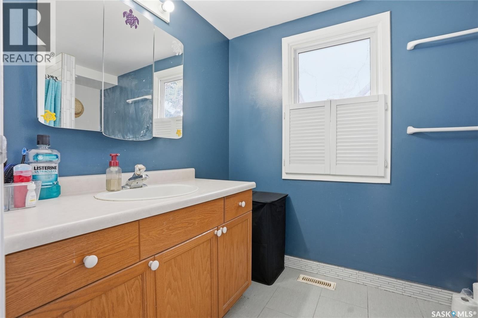 1011 1St Street E, Saskatoon, SK - Indoor Photo Showing Bathroom