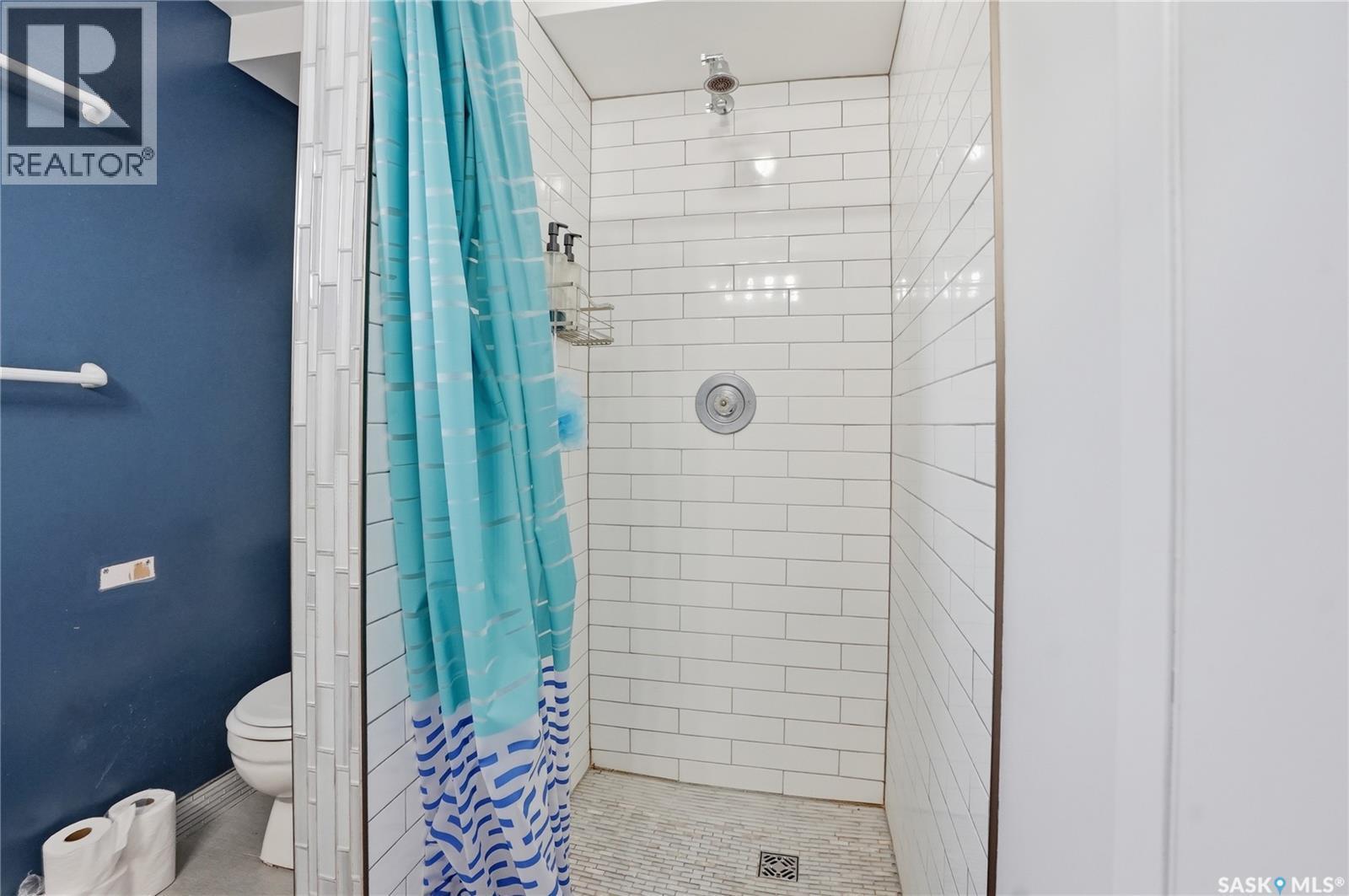 1011 1St Street E, Saskatoon, SK - Indoor Photo Showing Bathroom