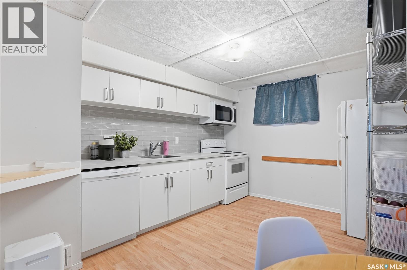 1011 1St Street E, Saskatoon, SK - Indoor Photo Showing Kitchen