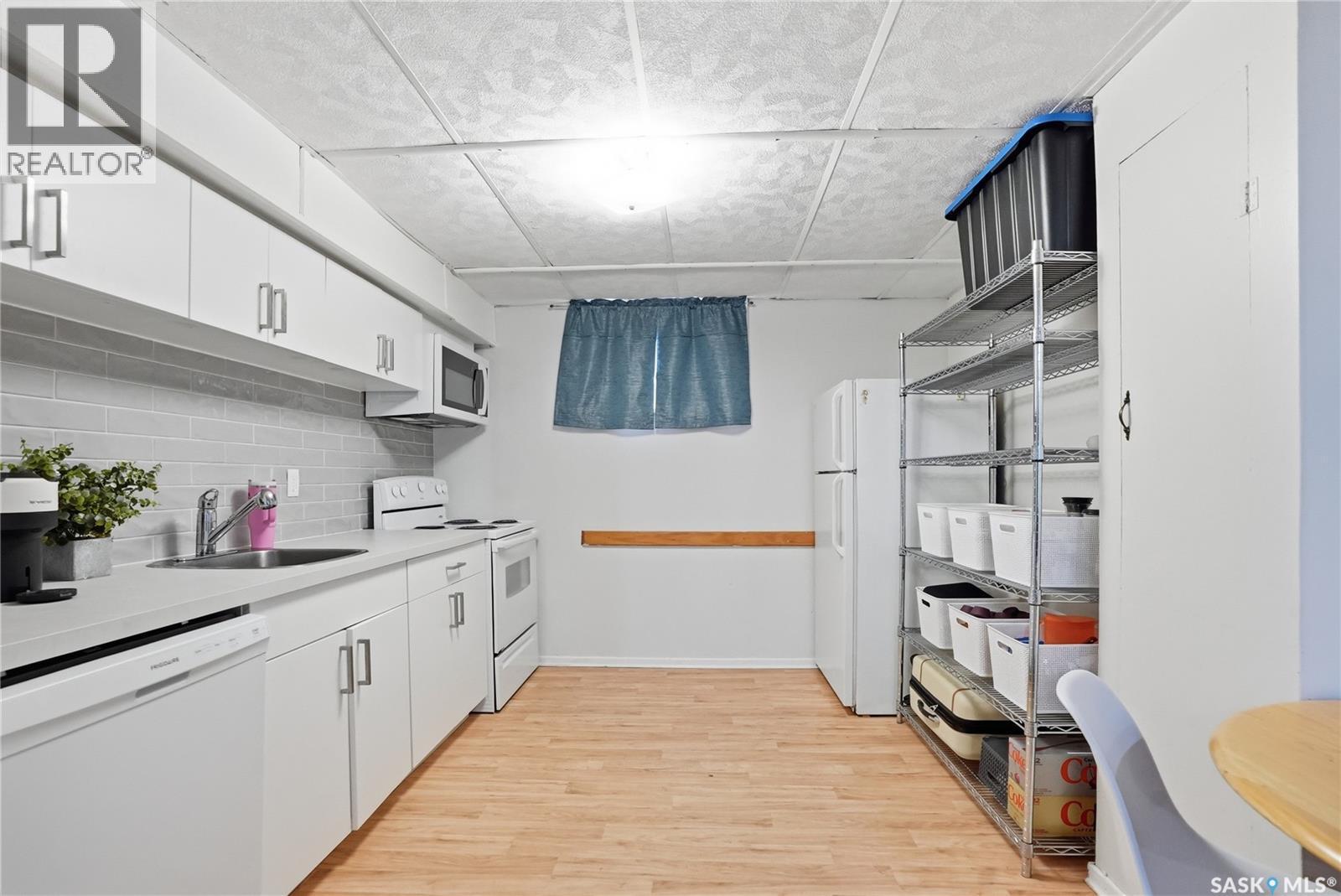 1011 1St Street E, Saskatoon, SK - Indoor Photo Showing Kitchen