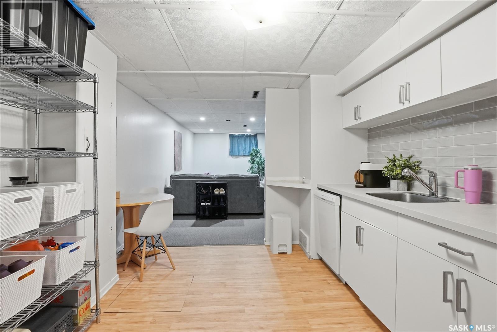 1011 1St Street E, Saskatoon, SK - Indoor Photo Showing Kitchen