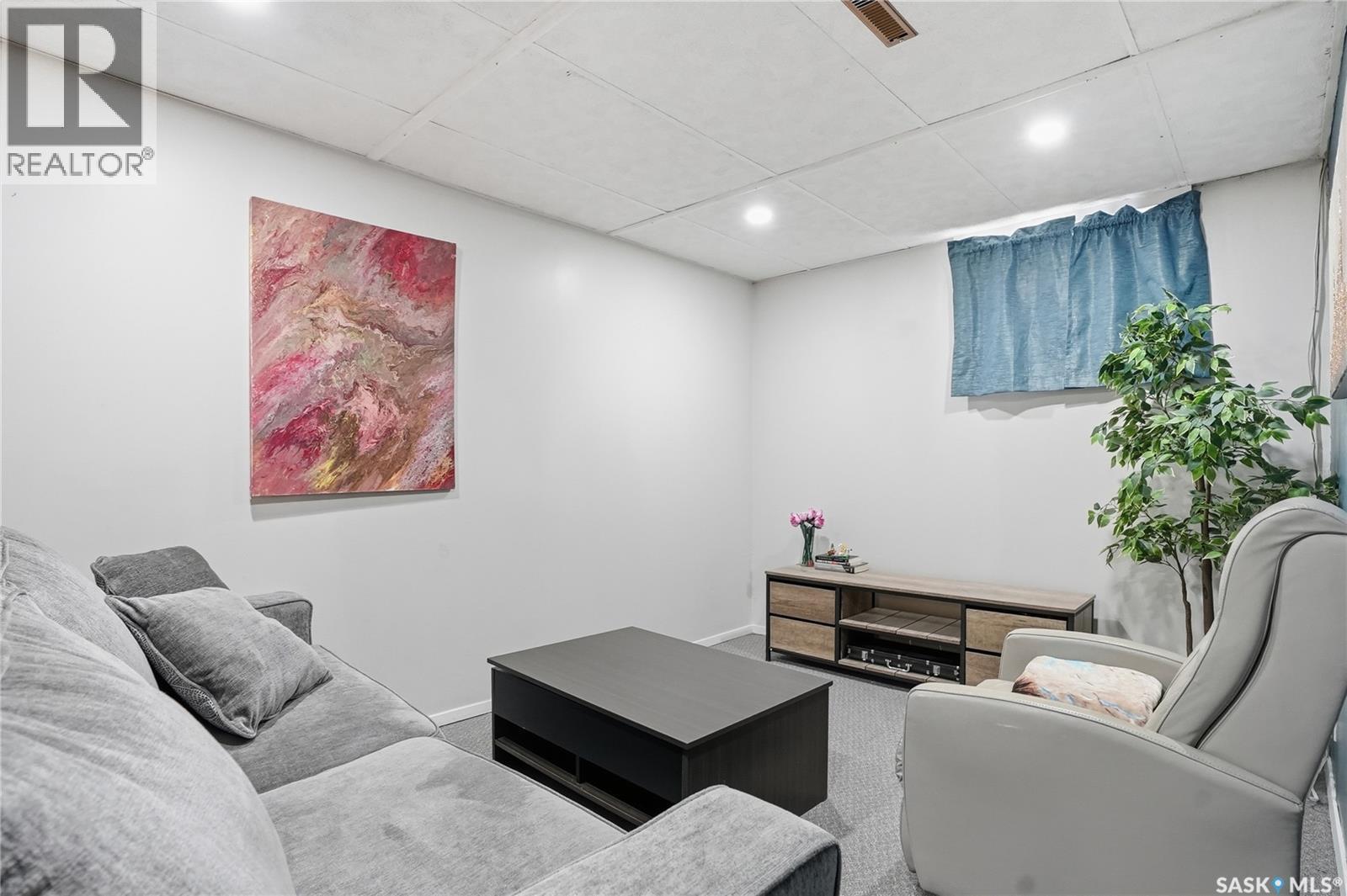 1011 1St Street E, Saskatoon, SK - Indoor