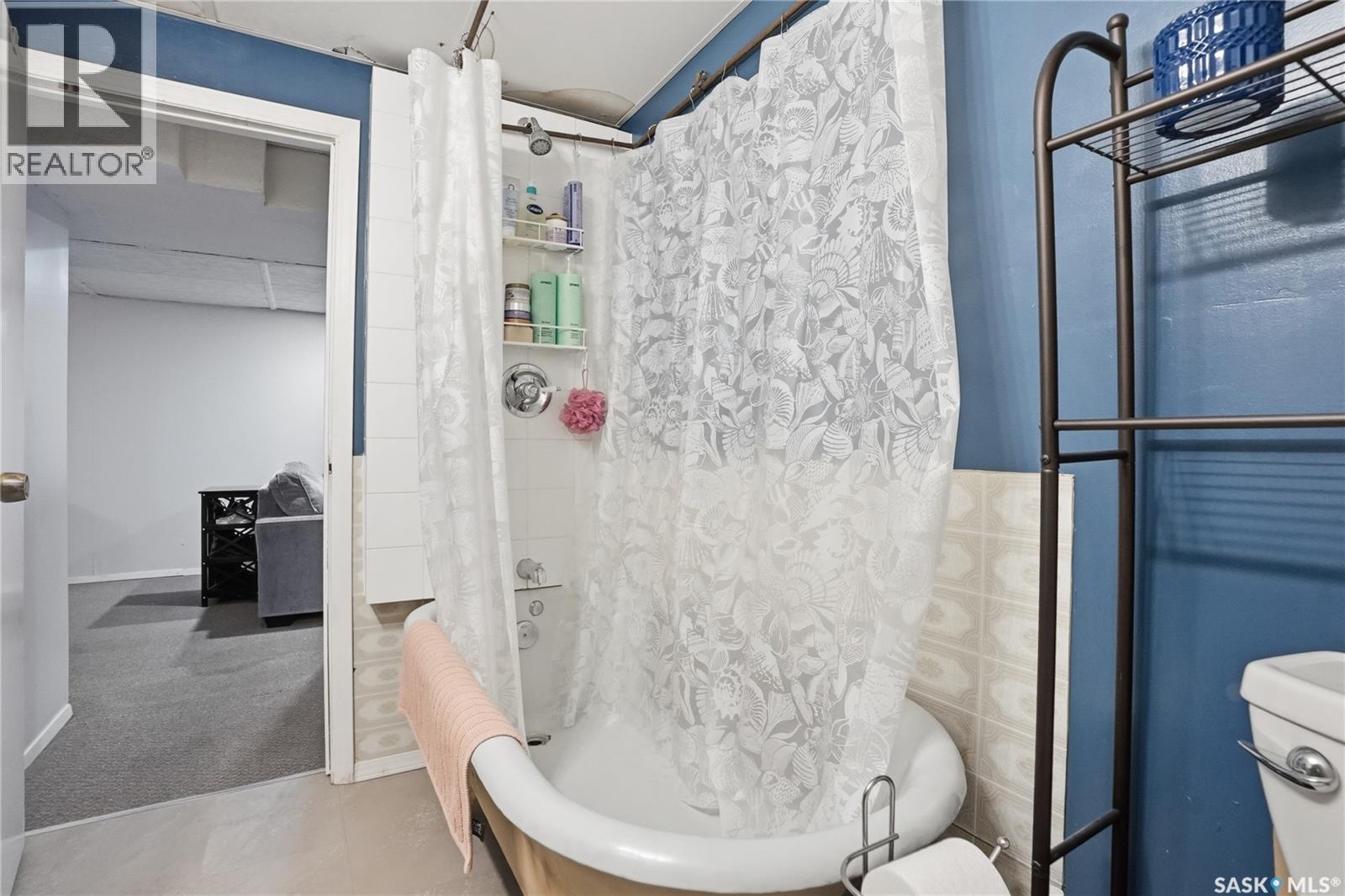 1011 1St Street E, Saskatoon, SK - Indoor Photo Showing Bathroom