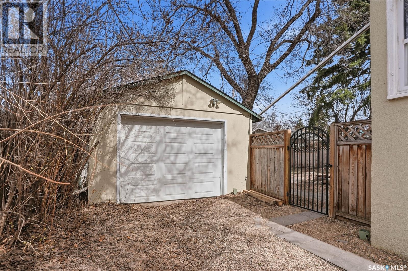 1011 1St Street E, Saskatoon, SK - Outdoor