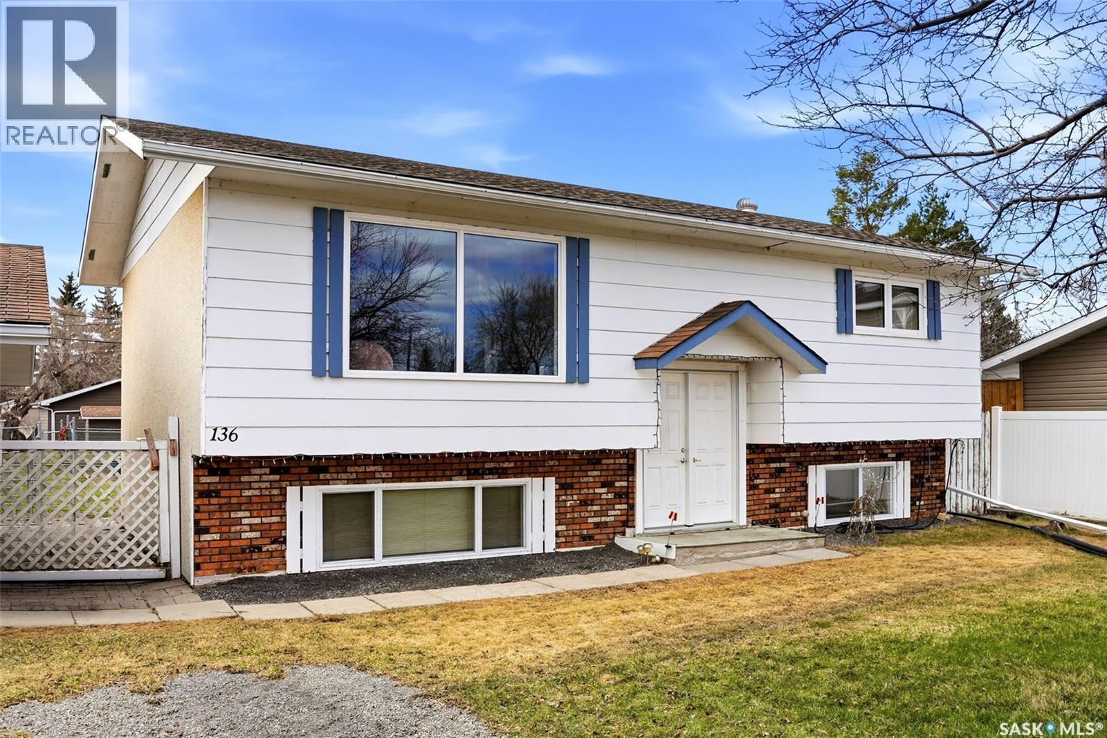 136 Lillis Avenue, Mclean, SK - Outdoor With Exterior