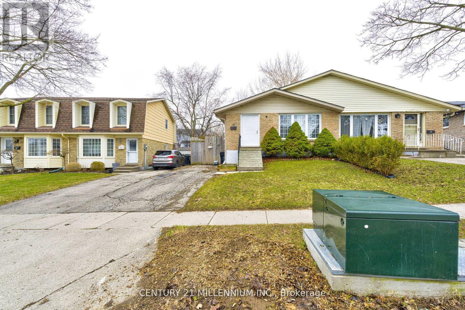 15 Northview Heights Drive, Cambridge, ON - Outdoor With Facade
