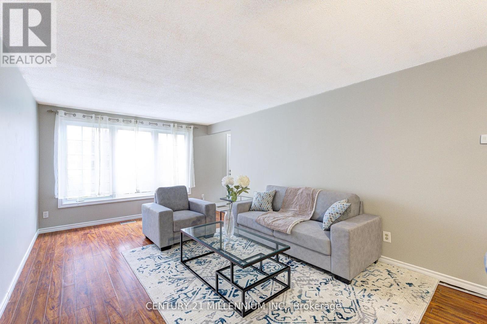 15 Northview Heights Drive, Cambridge, ON - Indoor Photo Showing Living Room