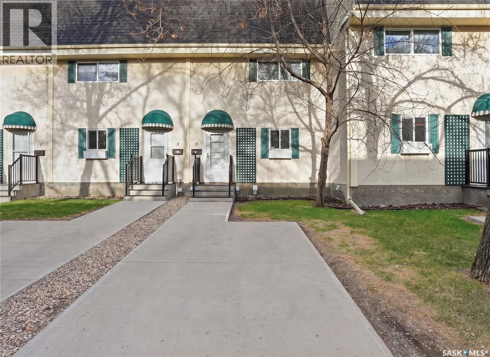 15 Killarney Way, Regina, SK - Outdoor