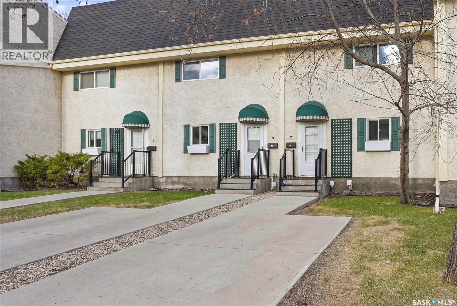 15 Killarney Way, Regina, SK - Outdoor
