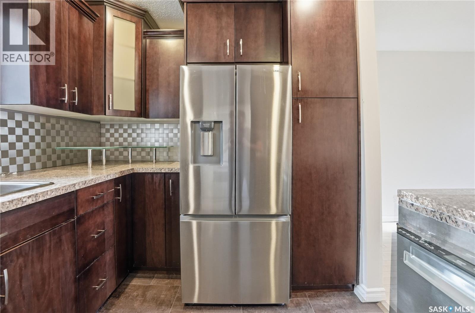 15 Killarney Way, Regina, SK - Indoor Photo Showing Kitchen With Stainless Steel Kitchen