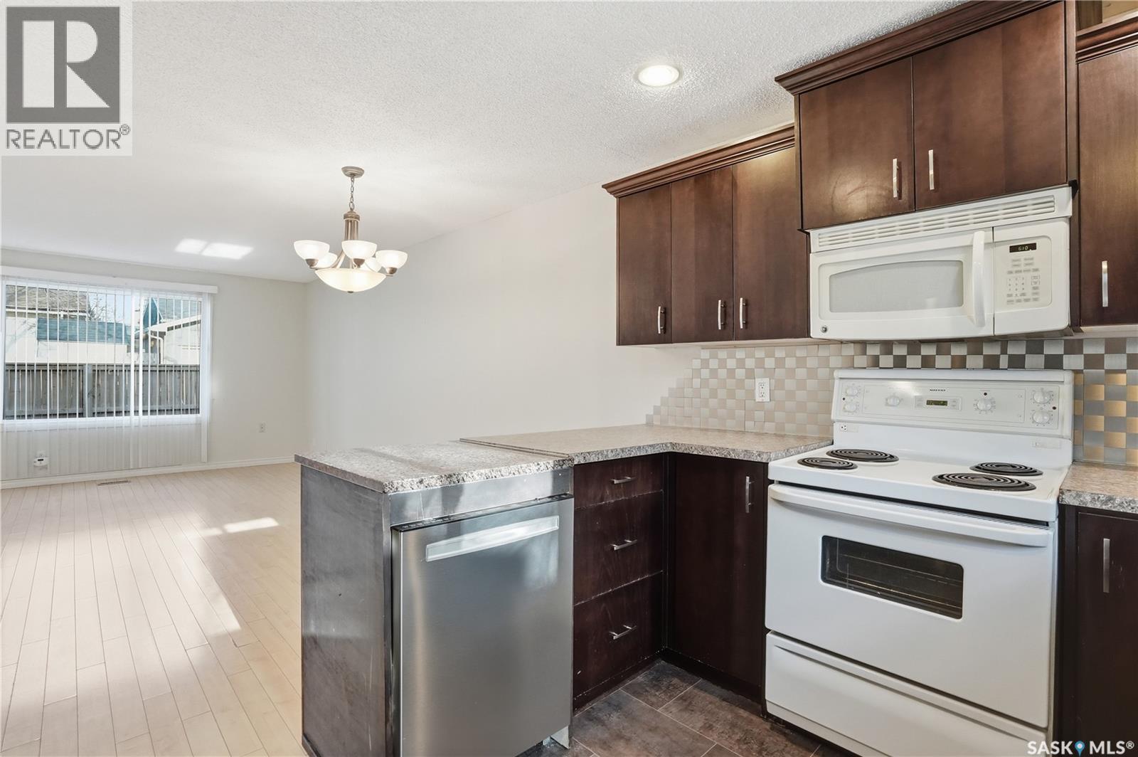 15 Killarney Way, Regina, SK - Indoor Photo Showing Kitchen