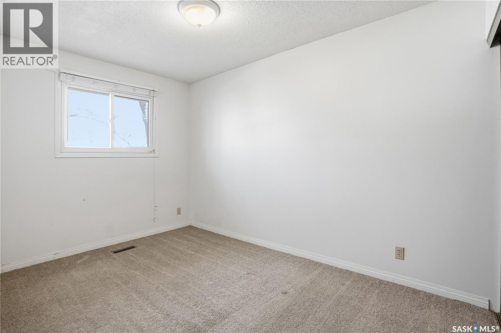 15 Killarney Way, Regina, SK - Indoor Photo Showing Other Room
