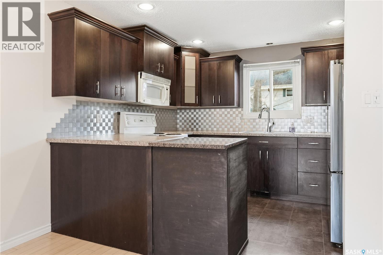 15 Killarney Way, Regina, SK - Indoor Photo Showing Kitchen