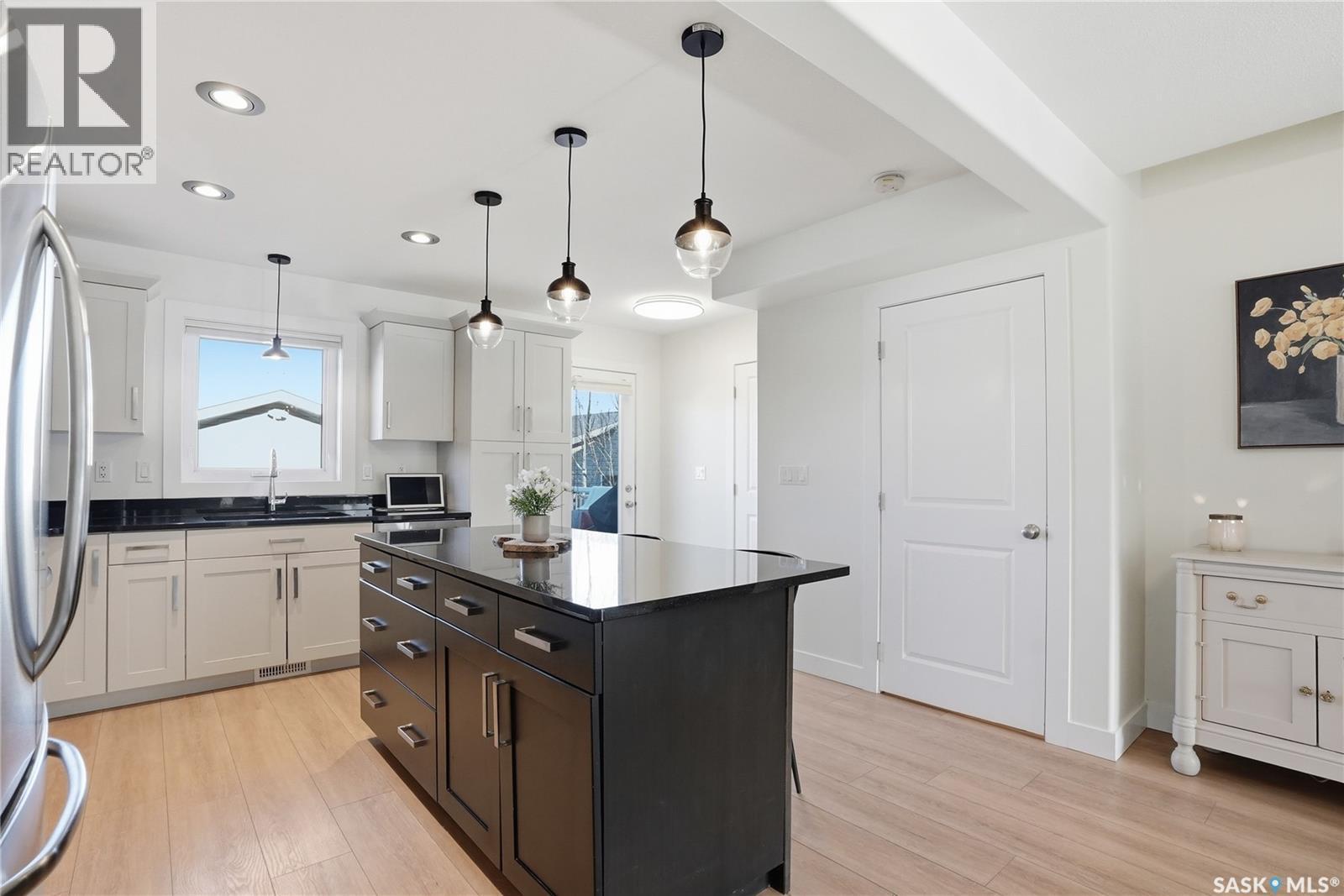 107 Langlois Way, Saskatoon, SK - Indoor Photo Showing Kitchen With Upgraded Kitchen