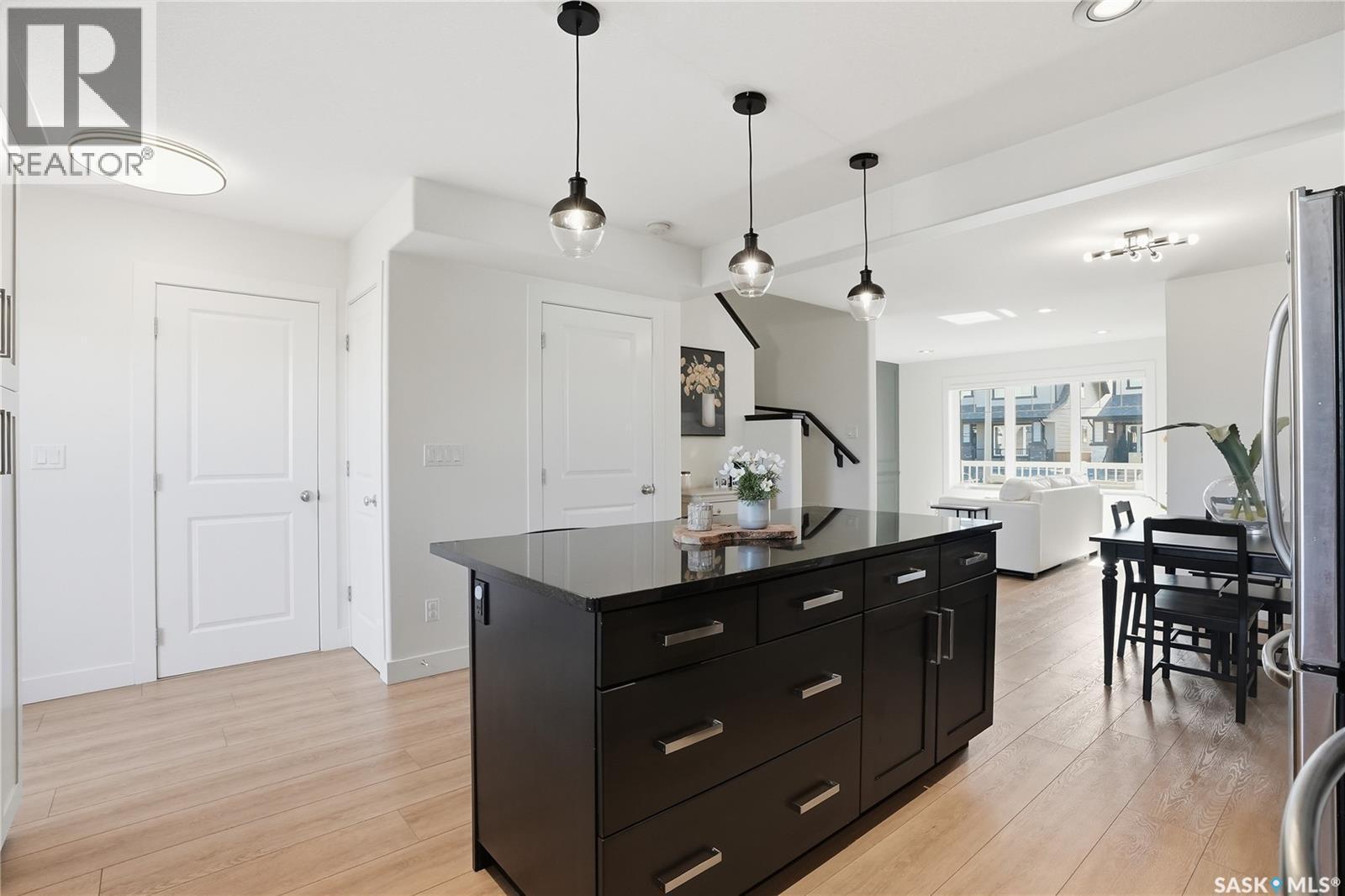 107 Langlois Way, Saskatoon, SK - Indoor Photo Showing Kitchen With Upgraded Kitchen