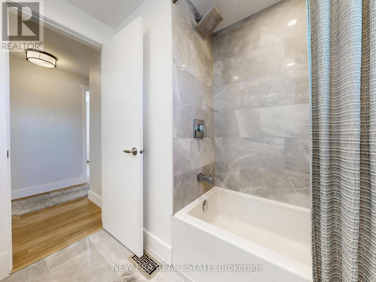 2611 Truscott Drive, Mississauga, ON - Indoor Photo Showing Bathroom