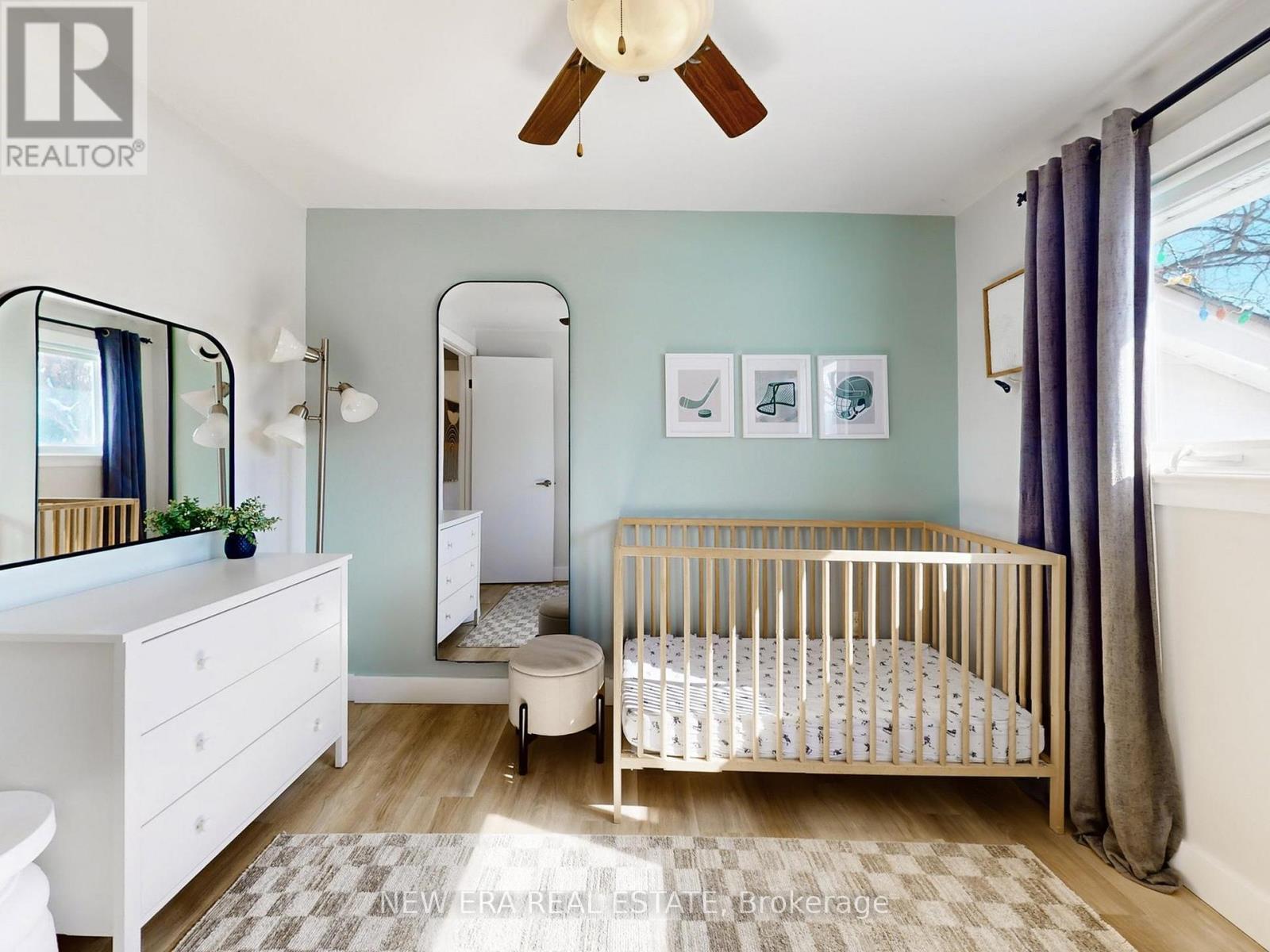 2611 Truscott Drive, Mississauga, ON - Indoor Photo Showing Bedroom