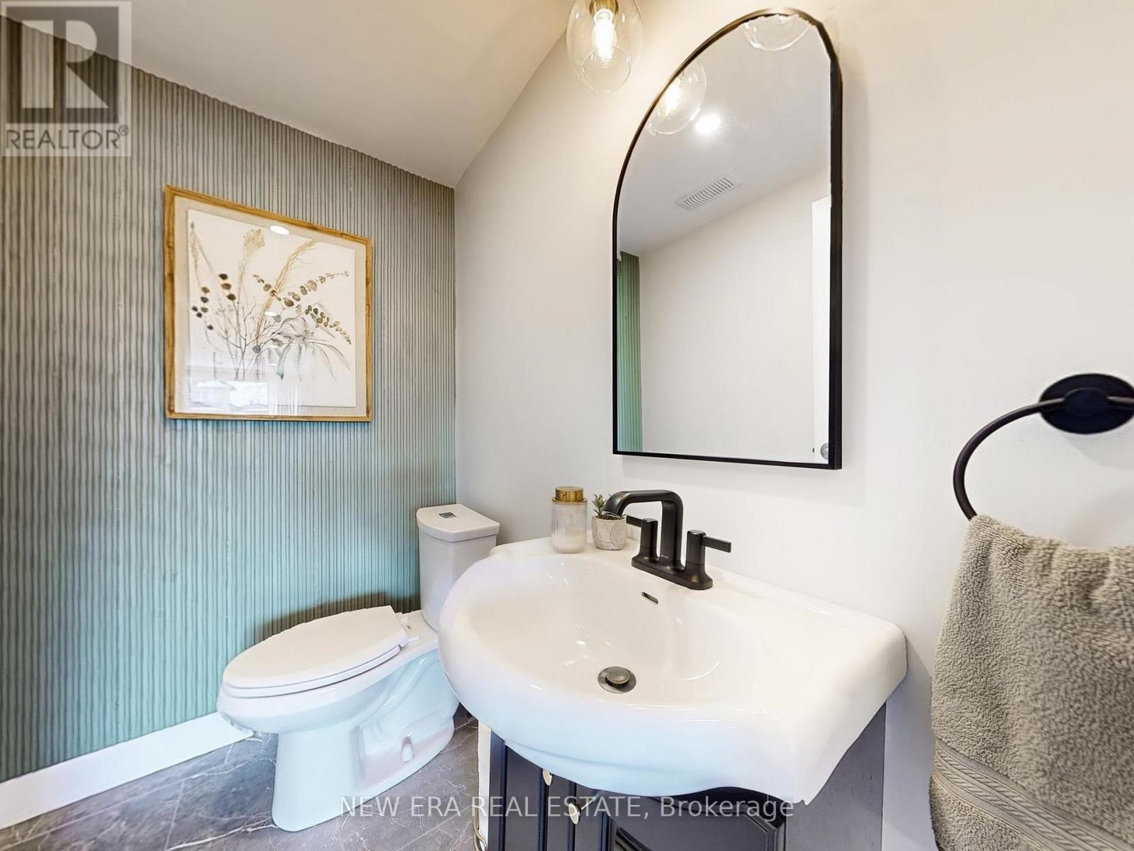 2611 Truscott Drive, Mississauga, ON - Indoor Photo Showing Bathroom