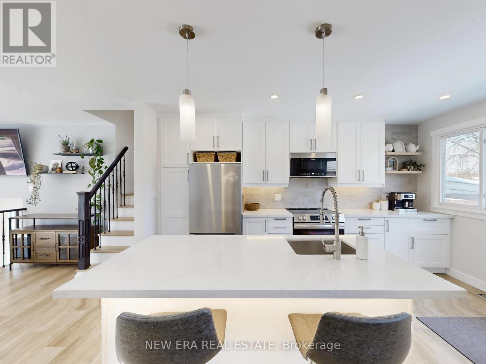 2611 Truscott Drive, Mississauga, ON - Indoor Photo Showing Kitchen With Stainless Steel Kitchen With Upgraded Kitchen