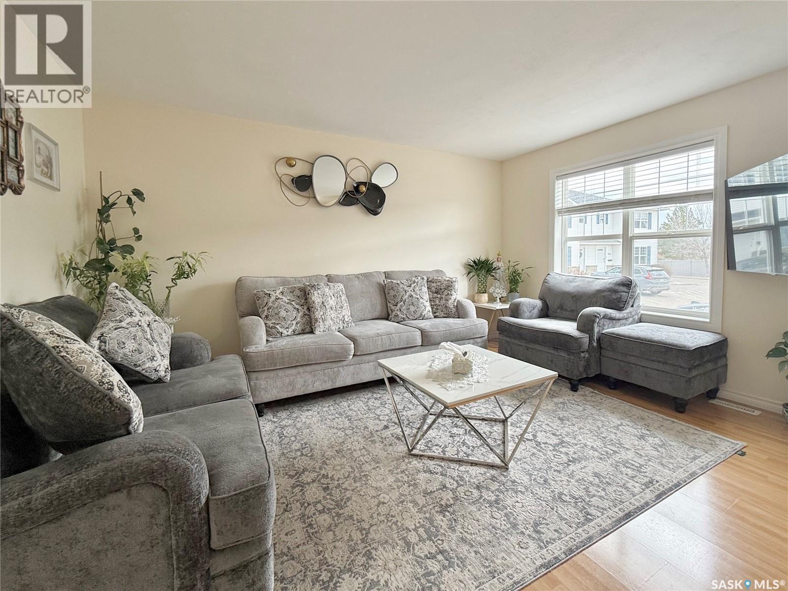 127 203 Herold Terrace, Saskatoon, SK - Indoor Photo Showing Living Room
