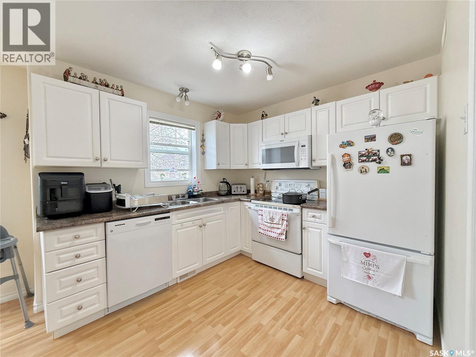 127 203 Herold Terrace, Saskatoon, SK - Indoor Photo Showing Kitchen With Double Sink