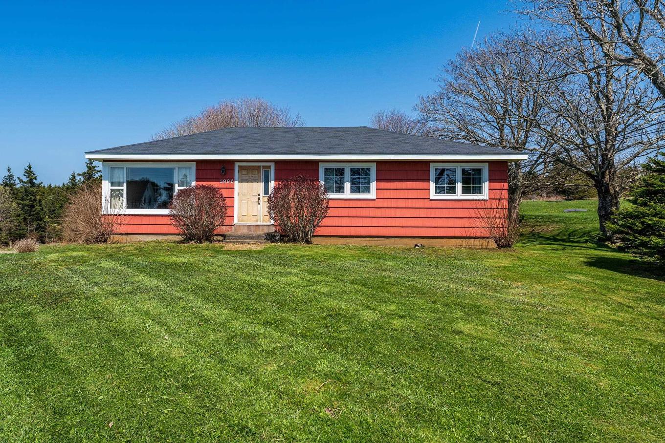 5996 Highway 1, Mavillette, NS