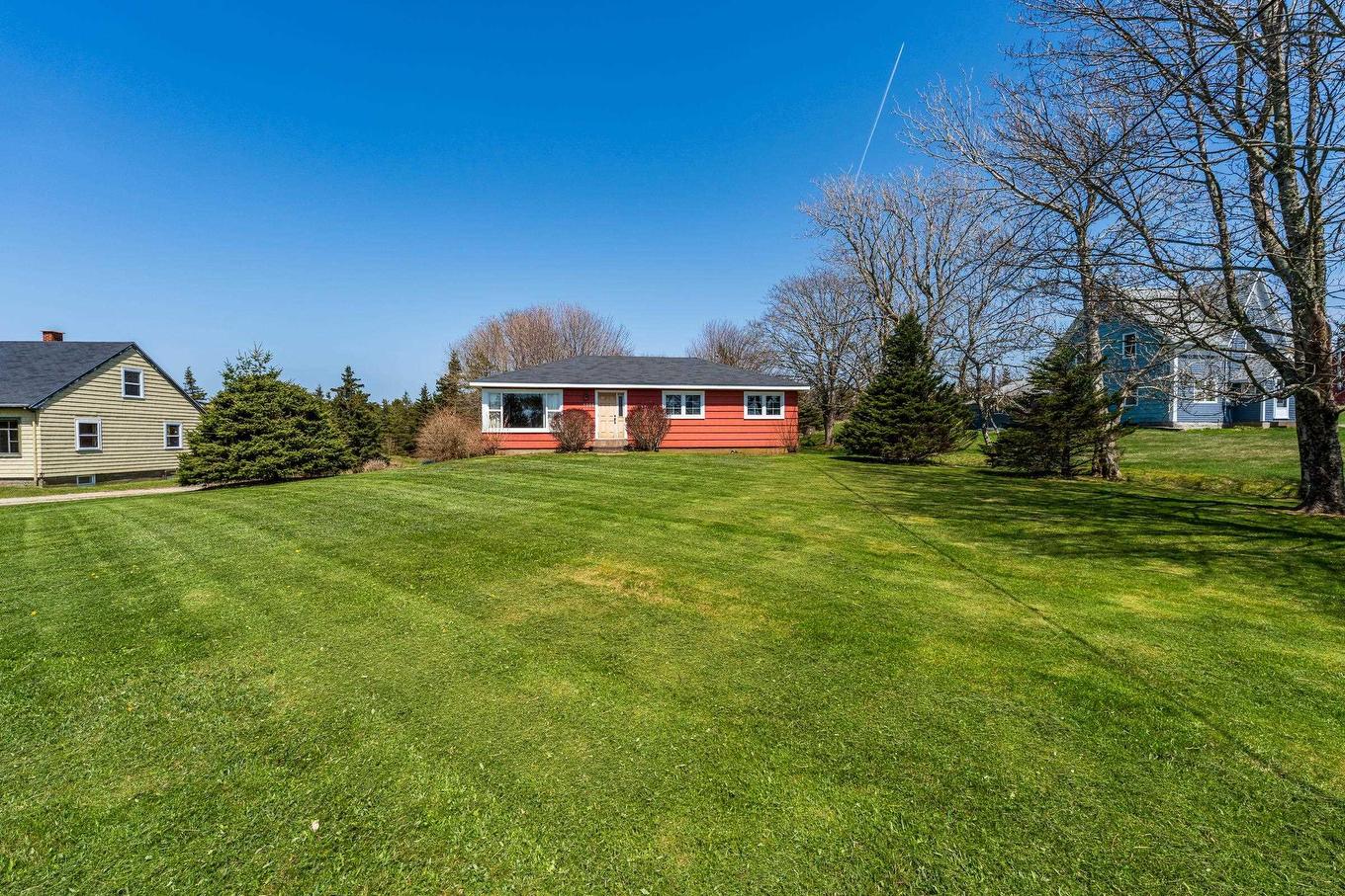 5996 Highway 1, Mavillette, NS