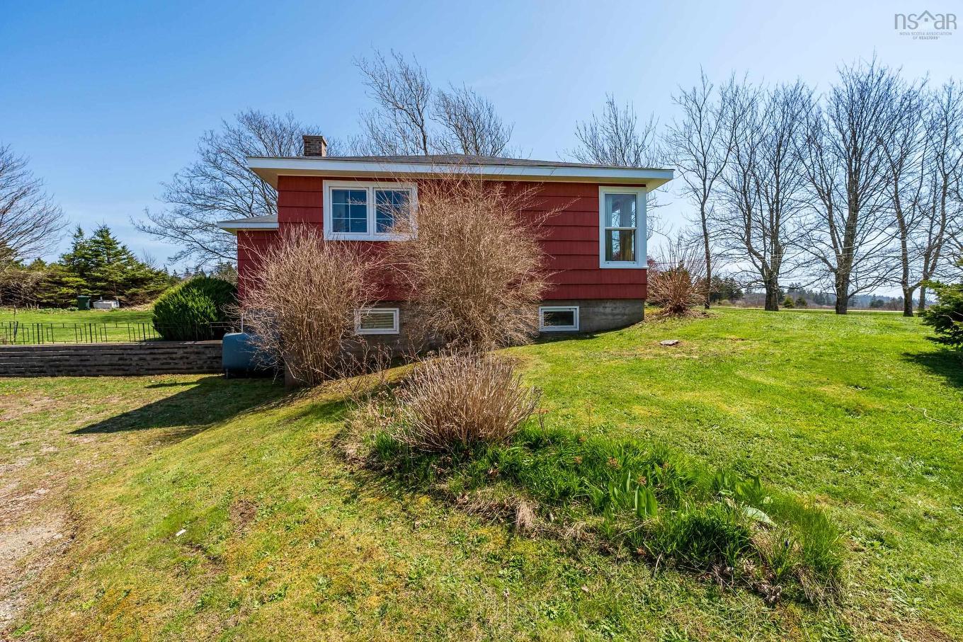 5996 Highway 1, Mavillette, NS
