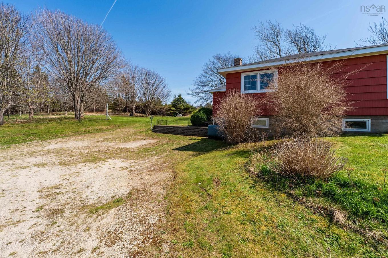 5996 Highway 1, Mavillette, NS