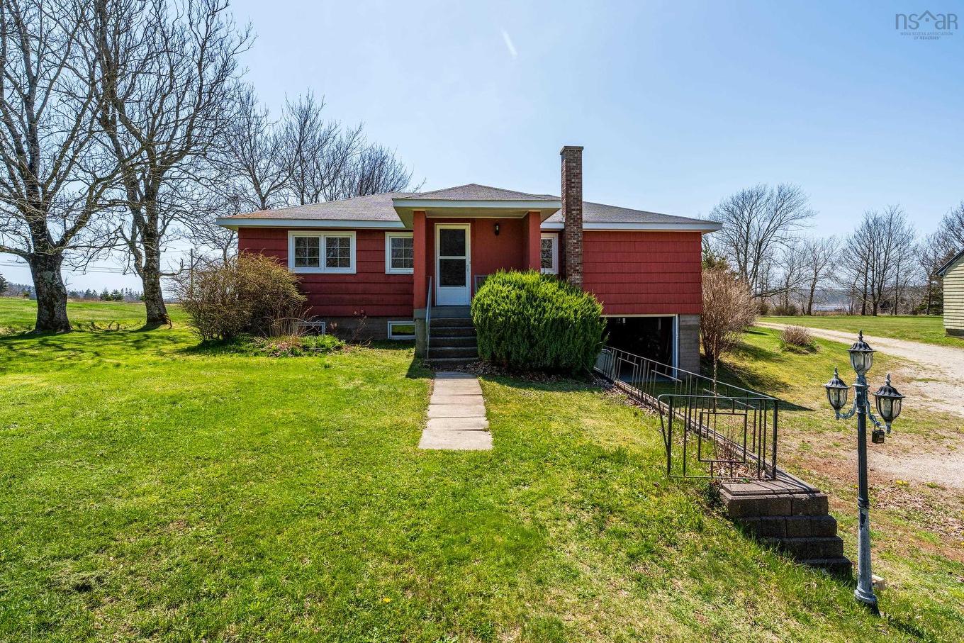 5996 Highway 1, Mavillette, NS