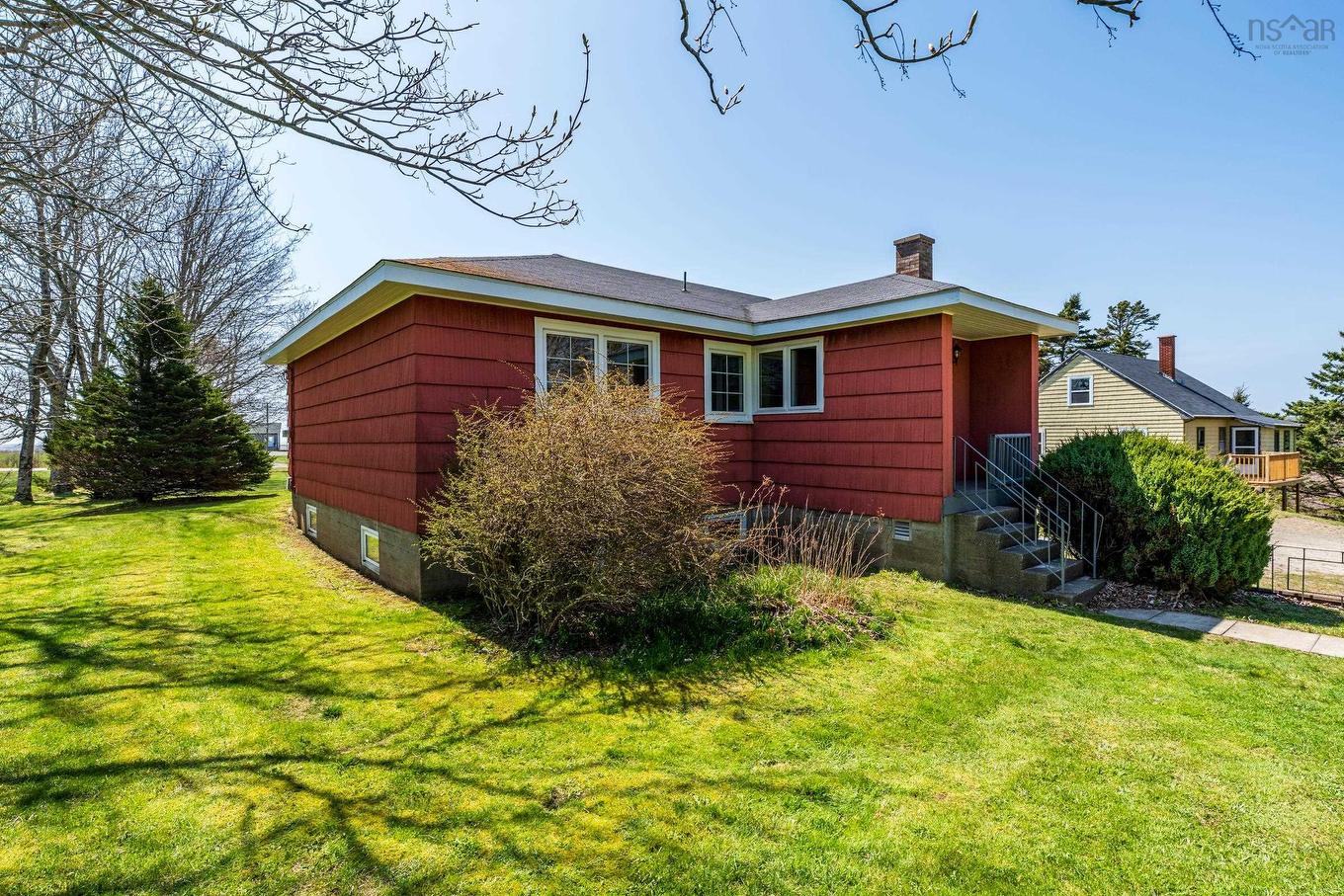 5996 Highway 1, Mavillette, NS