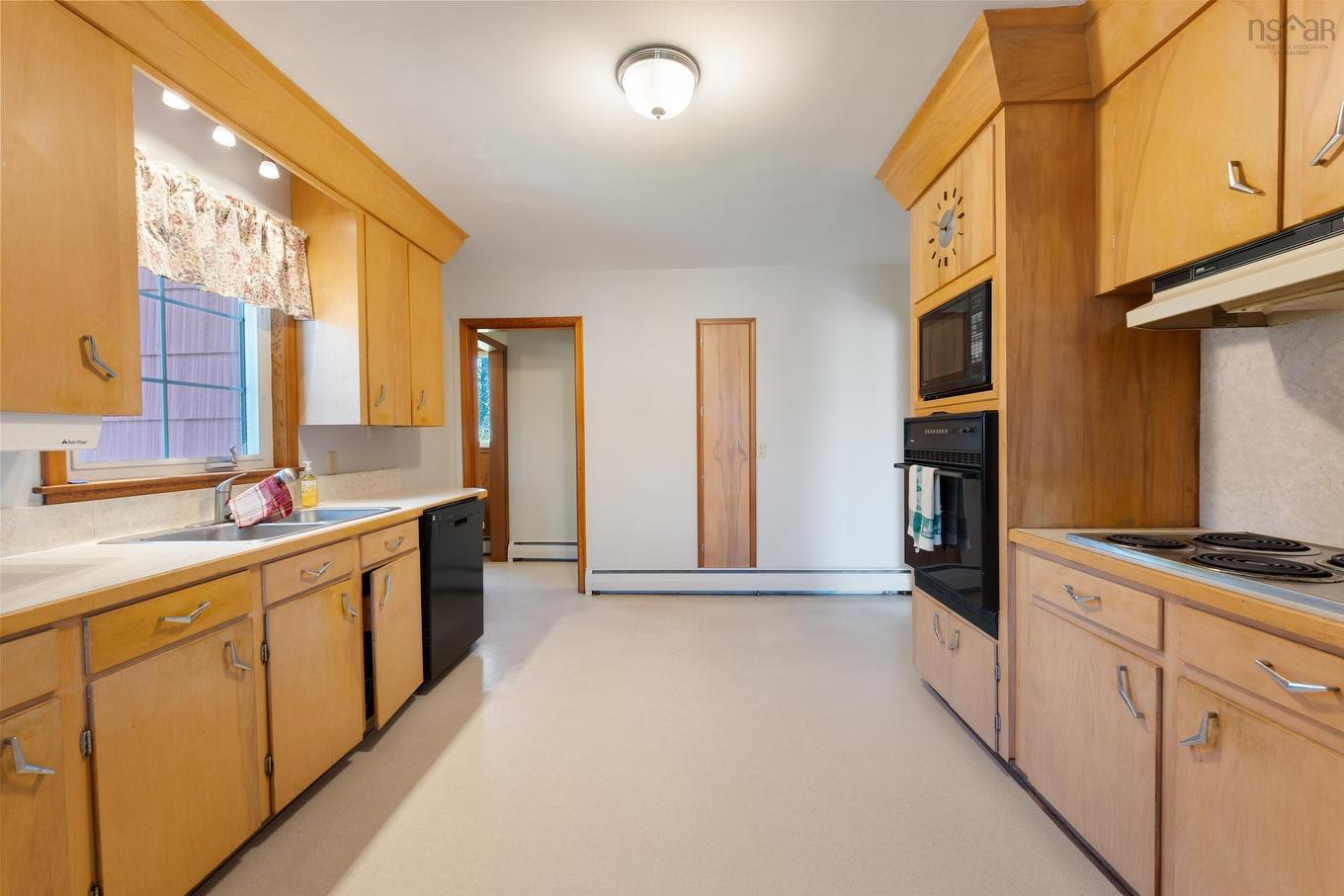 5996 Highway 1, Mavillette, NS