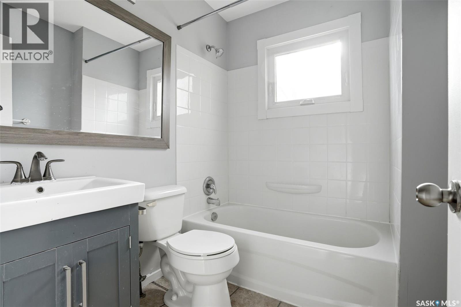 2634 Atkinson Street, Regina, SK - Indoor Photo Showing Bathroom