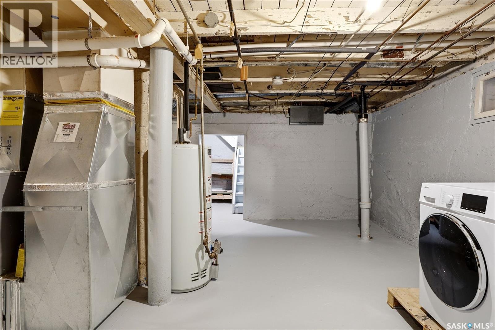 2634 Atkinson Street, Regina, SK - Indoor Photo Showing Laundry Room