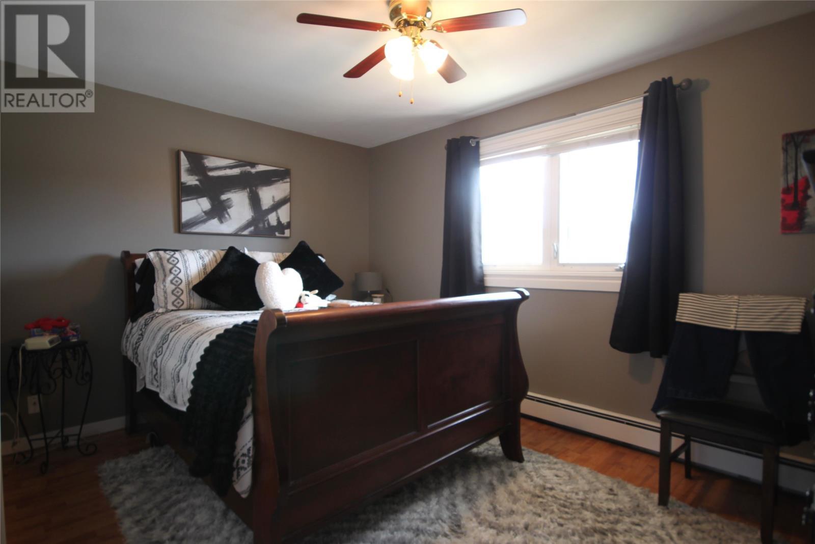 50 Holbrook Avenue, St. John'S, NL - Indoor Photo Showing Bedroom