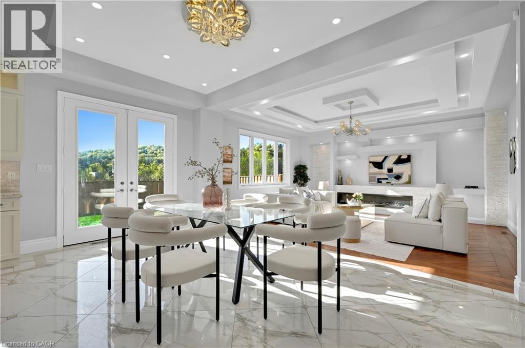 7 Riesling Court, Hamilton, ON - Indoor Photo Showing Dining Room
