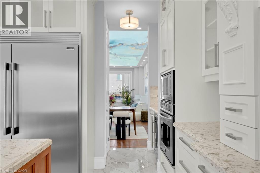 7 Riesling Court, Hamilton, ON - Indoor Photo Showing Kitchen
